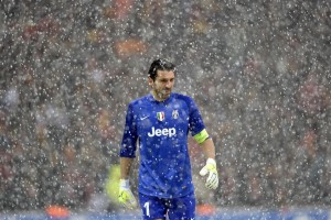 华体会-“尼古拉斯·桑特基的精准踢球和传球技巧，助力美洲狮队冲击世界冠军”